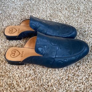 G/FORE Leather Debossed Mule Street Shoe in Blue